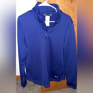 Size large under armour pull over. Cold gear, fuzzy on inside. Very warm!
